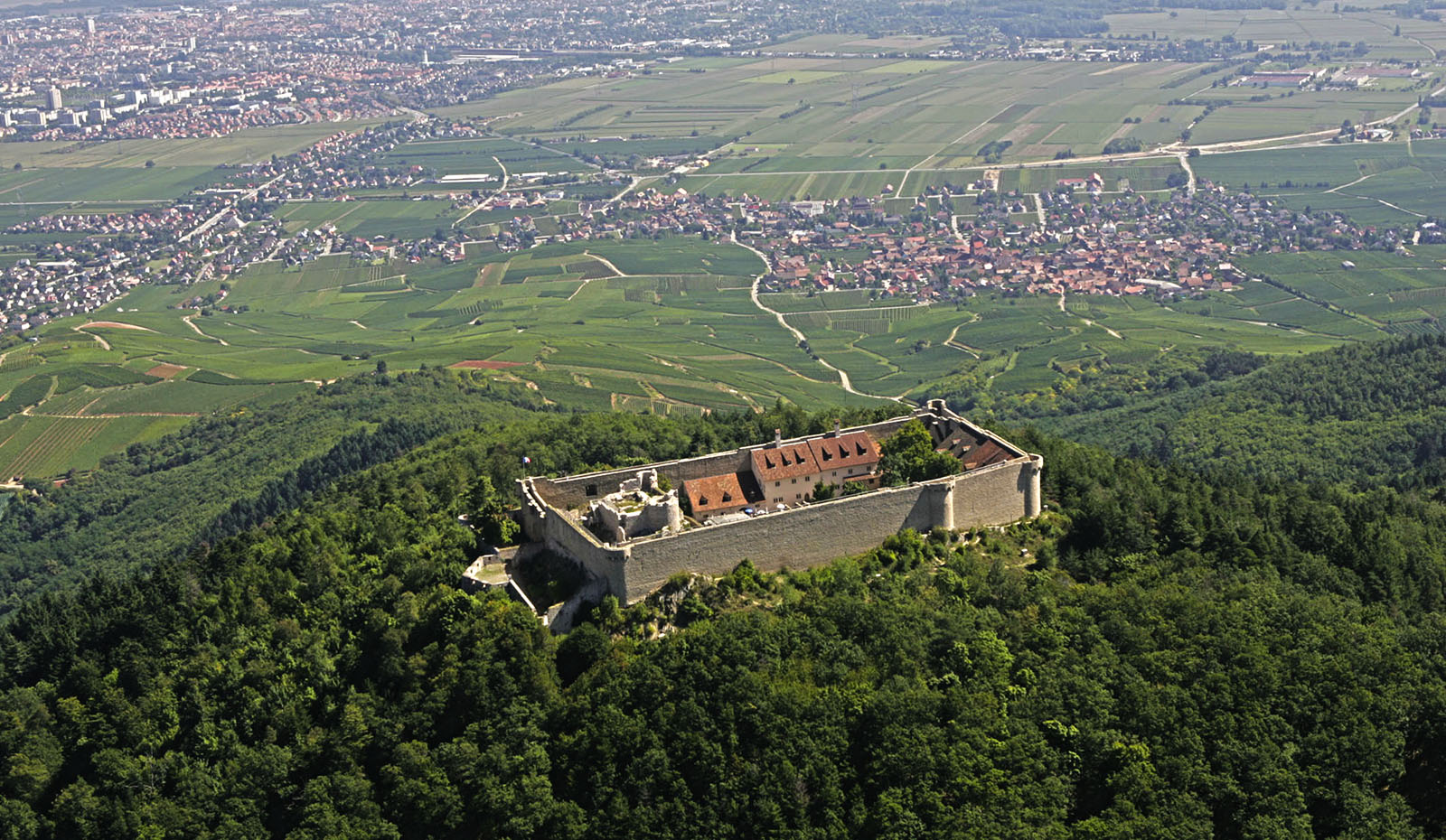 Le chateau du Hohlandsbourg vu du ciel